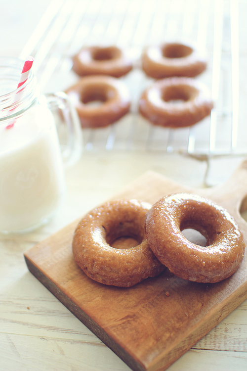 Healthy Fall Recipes // Dashing Dish // Baked Maple Donuts