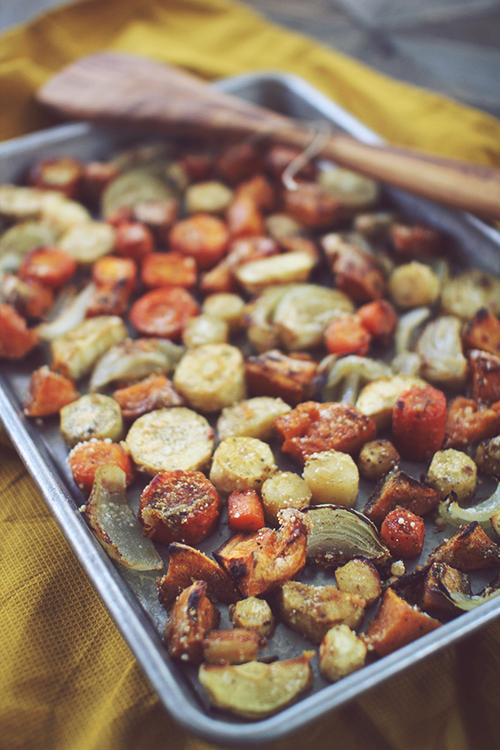 Healthy Fall Recipes // Dashing Dish // Roasted Fall Veggies