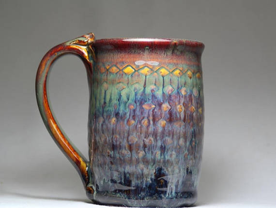 a handmade mug is a perfect gift for your fit or foodie friend: hot chocolate, coffee, her tea obsession? tastes better when supporting artists! check out this ethical gift guide